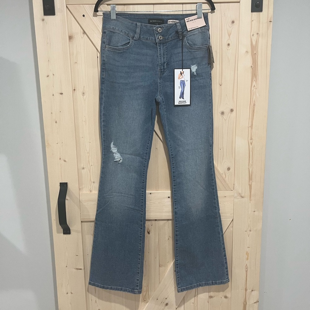 NWT BCBGeneration Denim Mid-Rise Bootcut Jeans, Size 29.